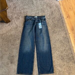 REVICE Wide-Leg Flare Jeans in Medium-Dark Blue